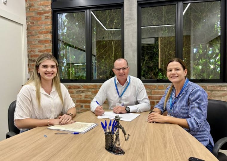 prefeito Valdir José Ludwig formalizou aquisição de78 mil m² no bairro Palmares que será destinado a centro de eventos e complexo esportivo