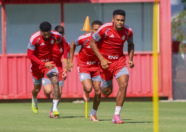 Com a ausência de Mercado, Victor Gabriel retorna à equipe titular