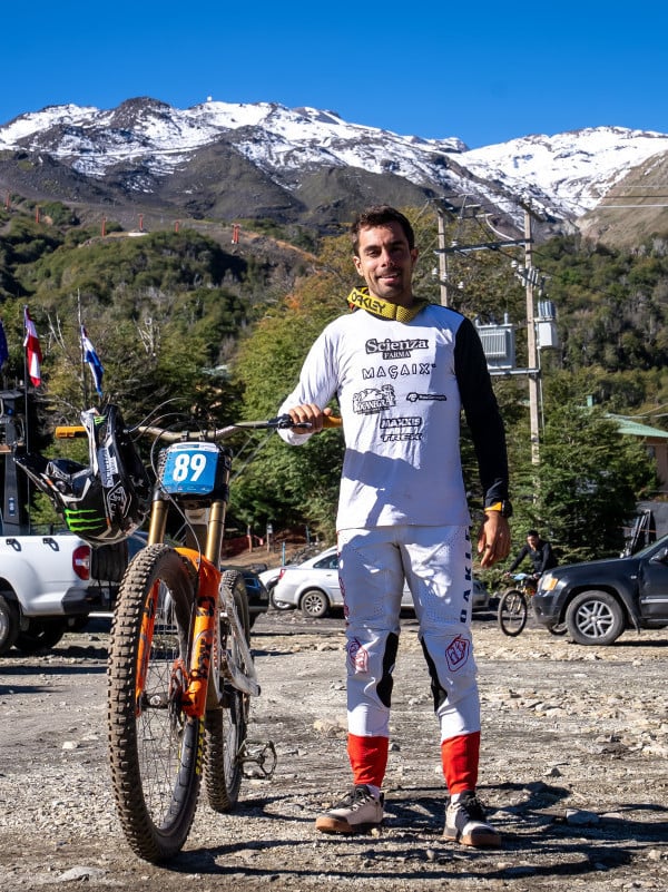 Ladeira abaixo: a paixão de Gabriel Lanfredi pela velocidade em duas rodas