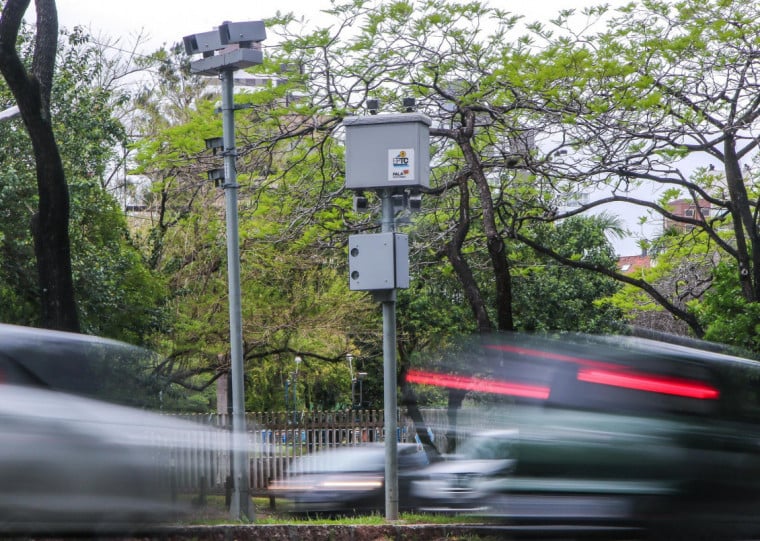 Do total de multas aplicadas no ano passado em Porto Alegre, 47% (260.275) foram registradas por meios eletr&ocirc;nicos