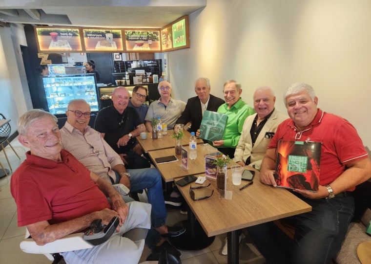 pg3 Mesa do cafezinho de empresários no Z Café