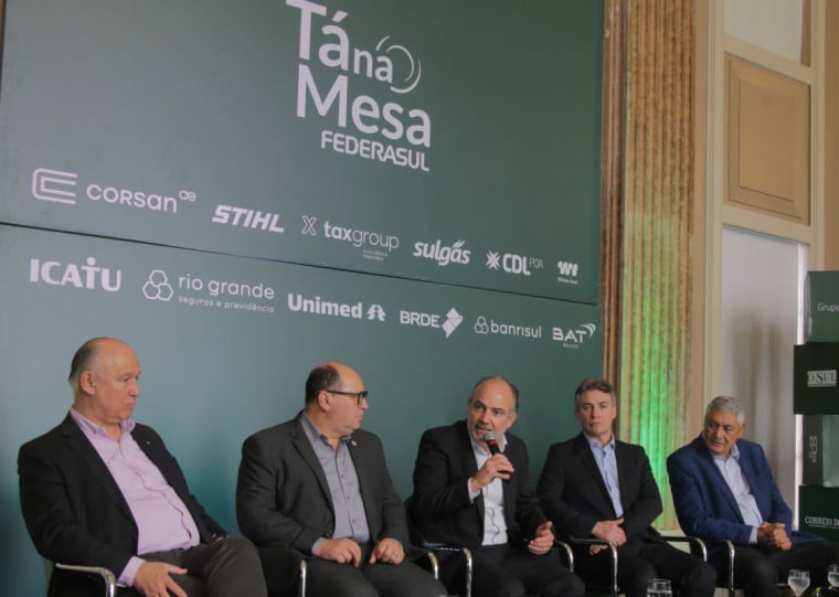 Vilmar Zanchin (MDB), Adolfo Brito (PP), Pepe Vargas (PT) e Sergio Peres (Republicanos) participaram de encontro na Federasul