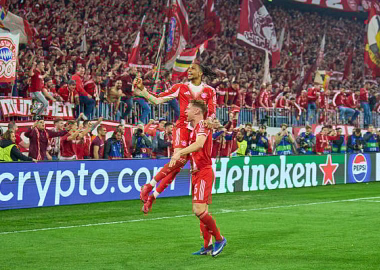 Olise marcou no último lance para sacramentar a classificação dos alemães 