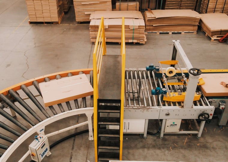 Segmento avan&ccedil;a com foco na produ&ccedil;&atilde;o de m&oacute;veis corporativos, mas ainda tem que enfrentar entraves no que diz respeito &agrave; organiza&ccedil;&atilde;o e representatividade do setor