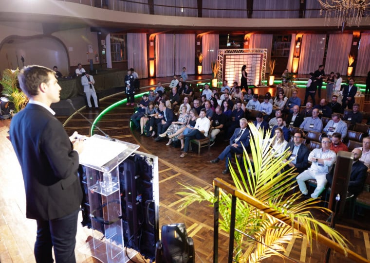 Giovanni Jarros Tumelero abriu o Mapa Econômico de Cachoeira do Sul na Sociedade Rio Branco 