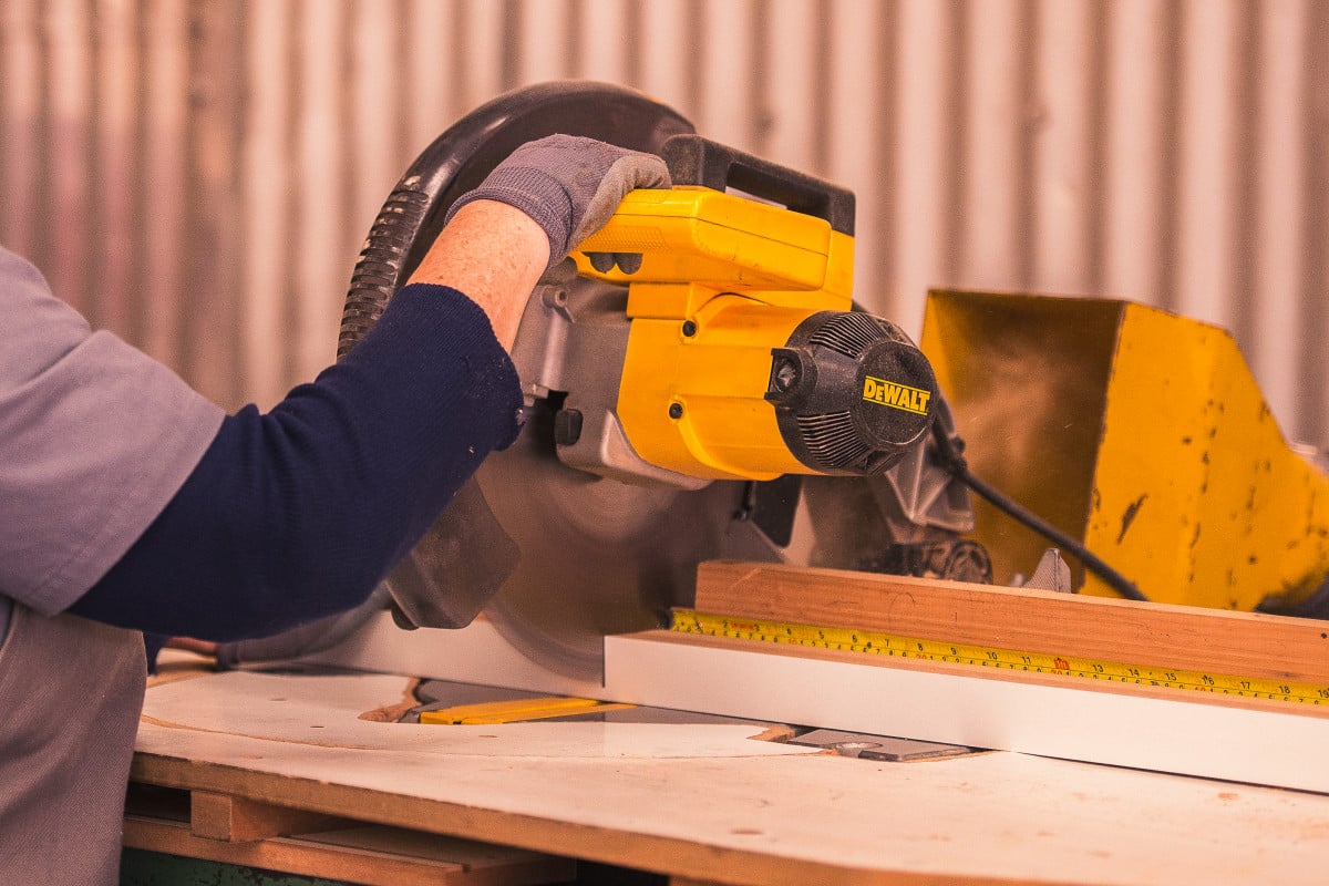 Segmento avança com foco na produção de móveis corporativos, mas ainda tem que enfrentar entraves no que diz respeito à organização e representatividade do setor