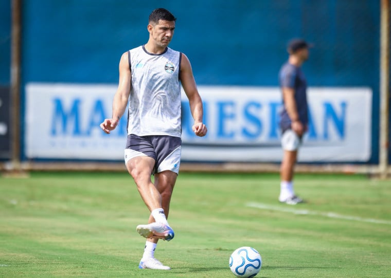 Sem Viery suspenso, Balbuena pode ser titular na zaga