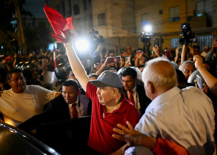 Rafael L&oacute;pez Aliaga, que tenta ser Trump latino, faz acusa&ccedil;&otilde;es de irregularidades ap&oacute;s pleito tumultuado
