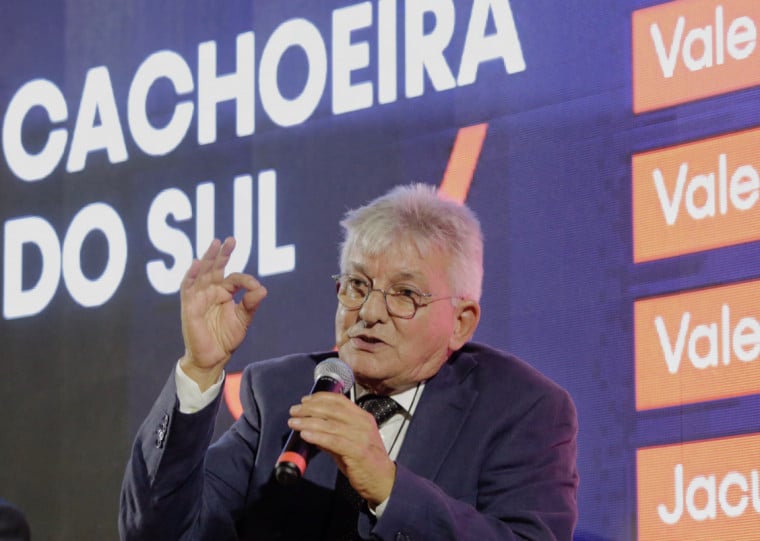 Aued foi um dos painelistas do evento que debateu o desenvolvimento econômico da Macrorregião Central do Estado