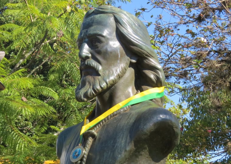 Um dos momentos mais simbólicos, que acontece desde 2014, é a colocação da medalha no busto do Tiradentes, em um ato de reverência a sua memória e aos ideais de liberdade e patriotismo