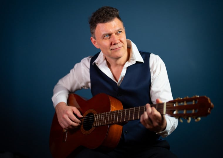 Show começa às 21h e traz Vitor da Candelária na percuteria e Gibson Freitas no baixo acústico