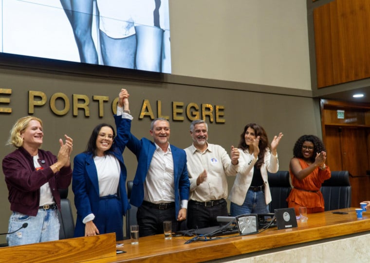 Candidata e vice participaram de entrega do título de cidadão de Porto Alegre ao deputado estadual de São Paulo Eduardo Suplicy (PT)