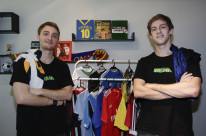 Arthur e Henrique se conhecem desde a inf&acirc;ncia e decidiram criar um neg&oacute;cio a partir do meio que mais gostam: o futebol