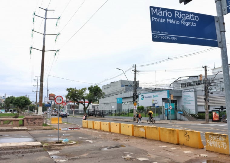 Ponte faz a ligação entre as ruas Ramiro Barcelos e São Luís