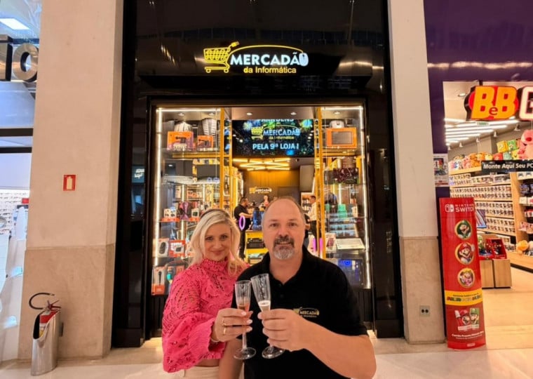 Weimer, com a mulher e sócia Maurícia, na nova loja da marca