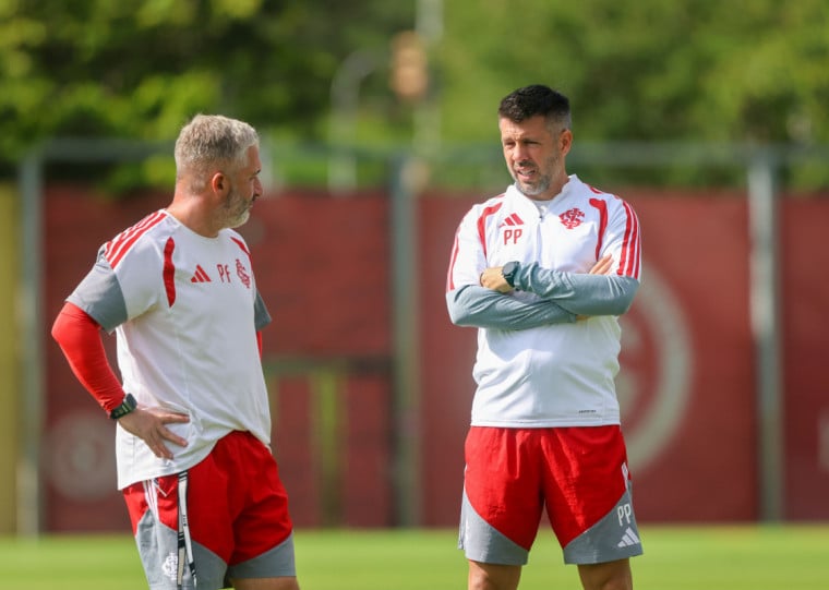 Paulo Pezzolano deve improvisar Aguirre na lateral-esquerda