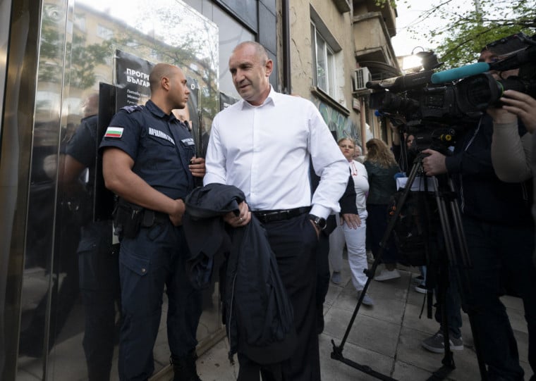 Favorito, o ex-presidentea Rumen Radev lidera a rec&eacute;m-formada coaliz&atilde;o de centro-esquerda Bulg&aacute;ria Progressista