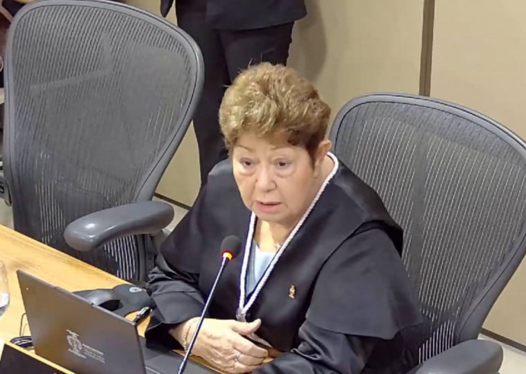 Desembargadora do Pará Eva do Amaral Coelho critica corte de penduricalhos nos rendimentos dos magistrados durante sessão em 9 de abril 