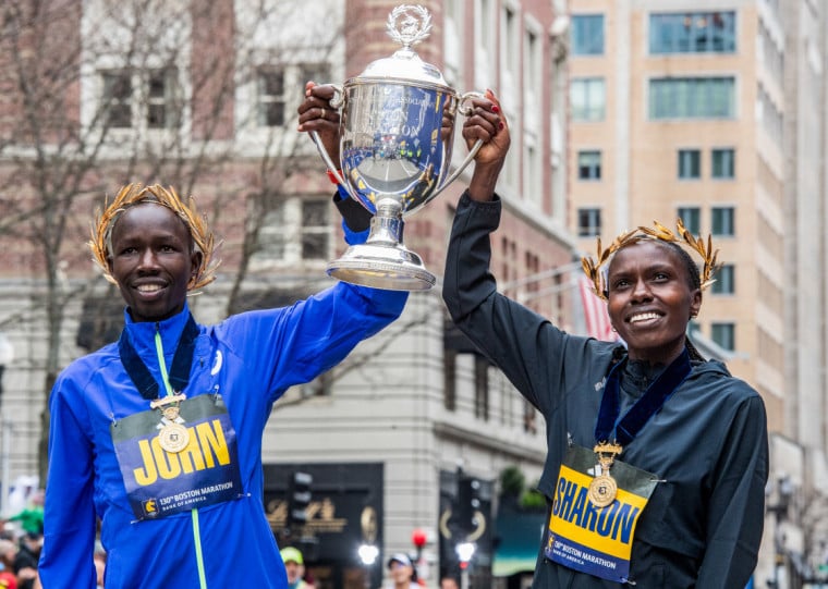 Além dos vencedores, mais três quenianos aparecem no pódio