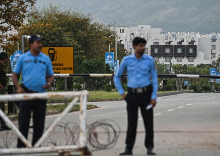 Seguran&ccedil;a segue refor&ccedil;ada aguardando americanos e iranianos no Serena hotel, em Islamabad  