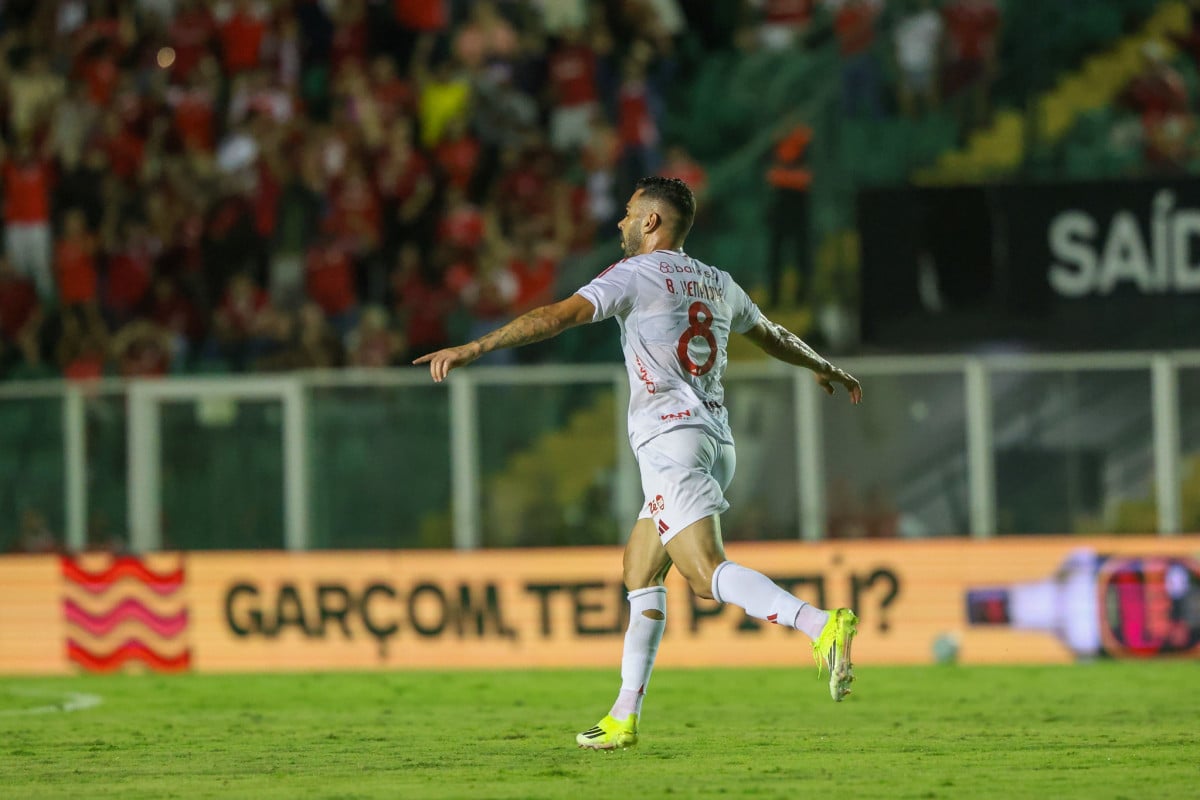 De virada, Inter vence o Athletic-MG e abre o confronto com vantagem