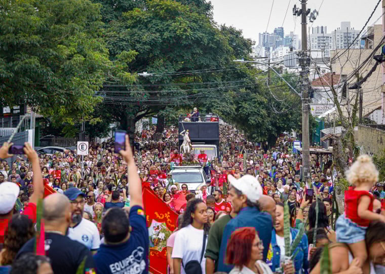Tradicional celebração reúne milhares de fiéis nas ruas da Capital