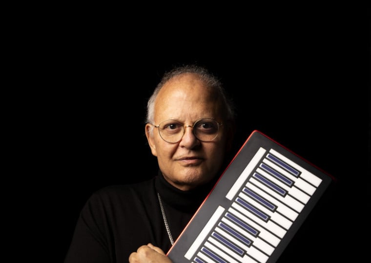 Músico sobe ao palco do Araújo Viana, às 21h, trazendo sucessos da carreira