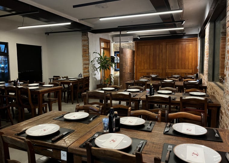 Quarta geração, com Rafael e Fabrício, segue a tradição, mas dando umas renovadas na churrascaria mais antiga do Brasil