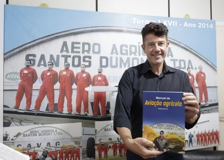 Formação exige preparação teórica e muitas horas de voo