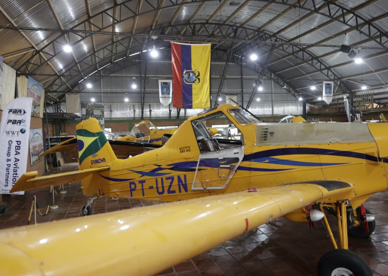 Escola de Aviação Santos Dumont funciona no Aeródromo de Cachoeira do Sul e forma alunos que se especializam em aviação agrícola