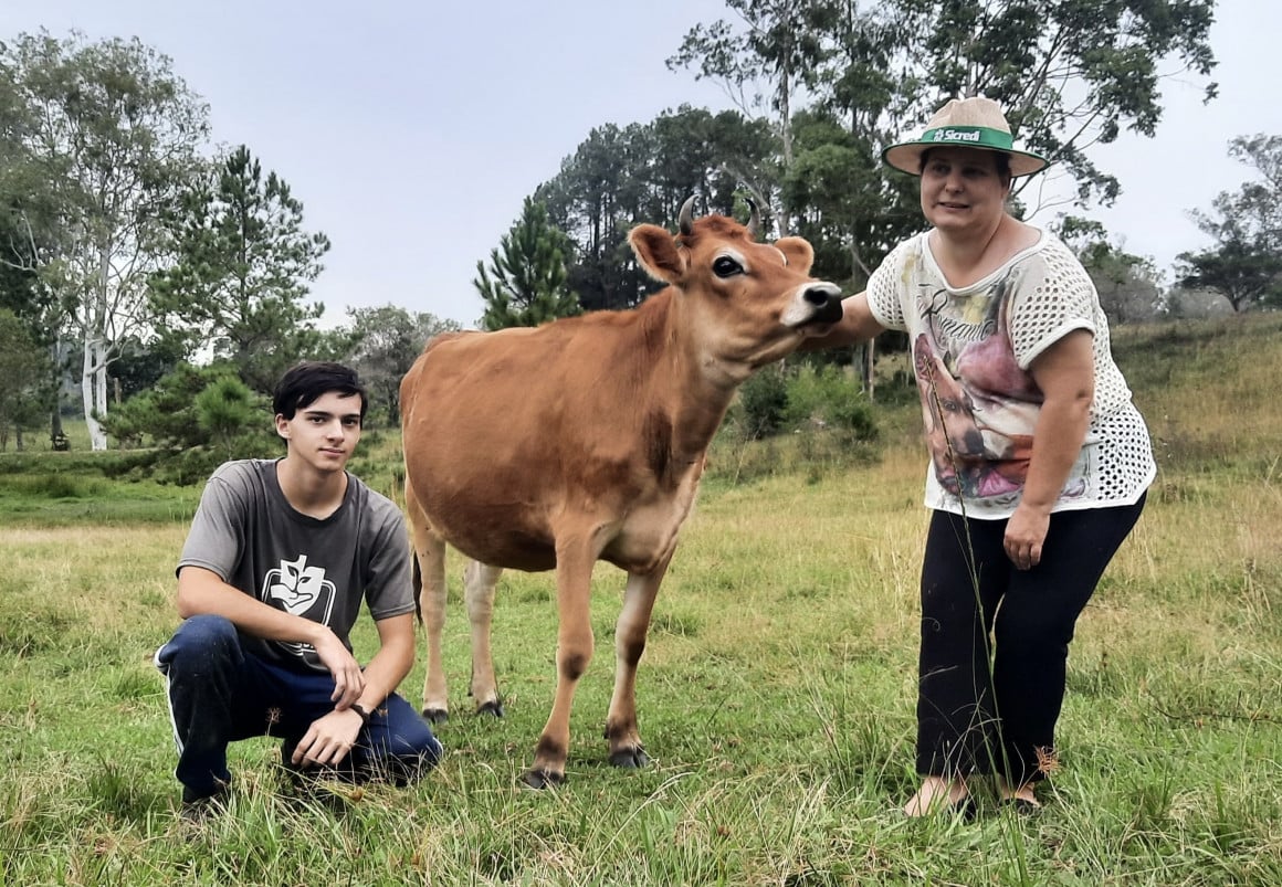 Camila transformou o distúrbio alimentar de Germano em um negócio voltado à produção orgânica de leite