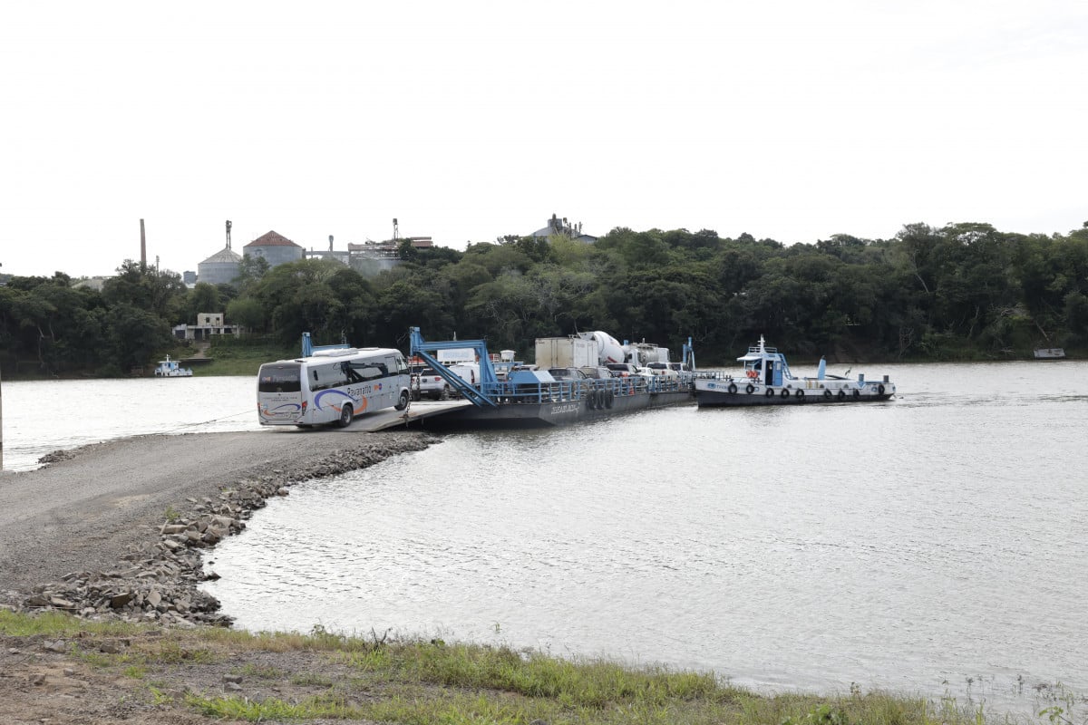 Atualmente, apenas balsas navegam pelo rio Jacu&iacute;, mas expectativa &eacute; de que hidrovia possa ser reativada  | T&Acirc;NIA MEINERZ/JC