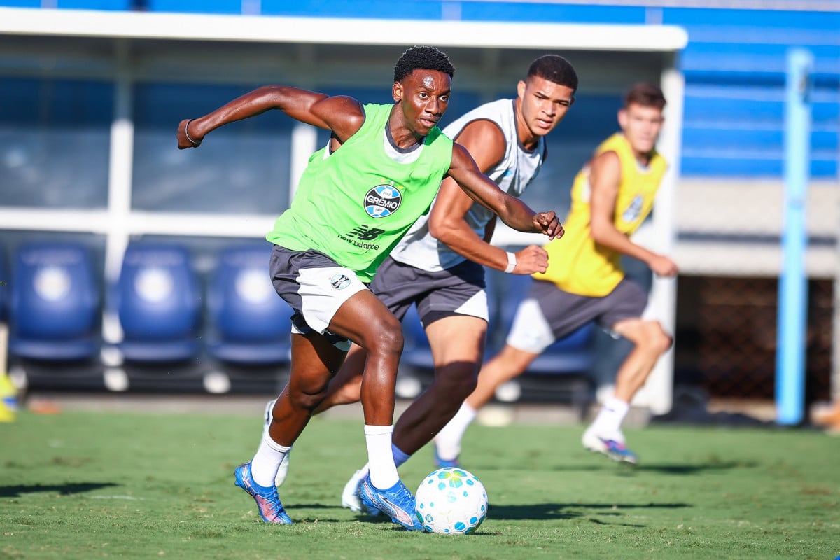 Ainda buscando um respiro no Brasileirão, Grêmio recebe o Coritiba na Arena