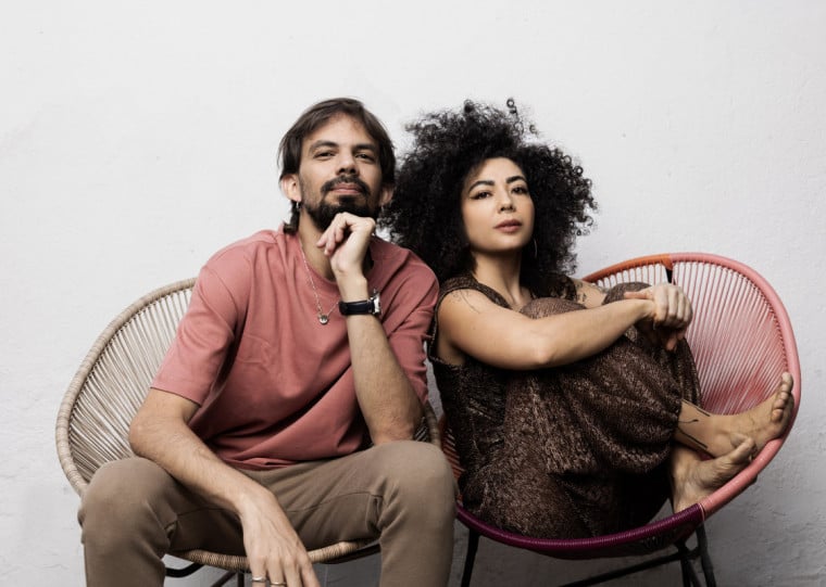 Em show no Espaço 373, Salomão Soares e Vanessa Moreno exploram a linguagem de piano e voz em clássicos da MPB