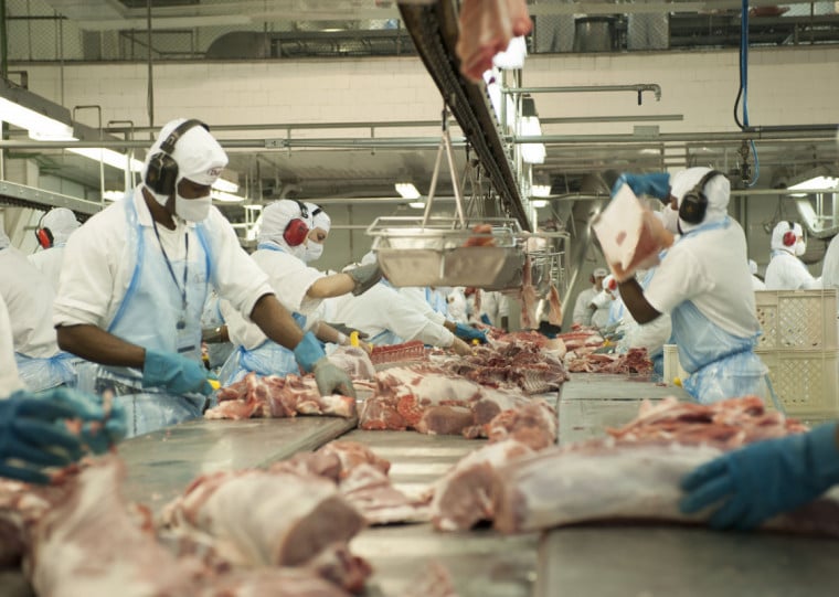 Entidades da indústria de proteína animal preveem aumento de custos com a nova jornada e apontam dificuldades para ampliar equipes