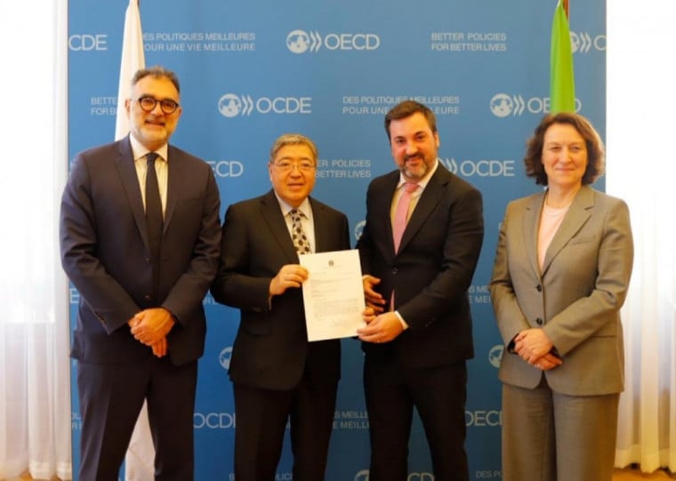 Carta de adesão foi entregue durante reunião na sede da organização, em Paris, ocorrida nesta sexta-feira (24)