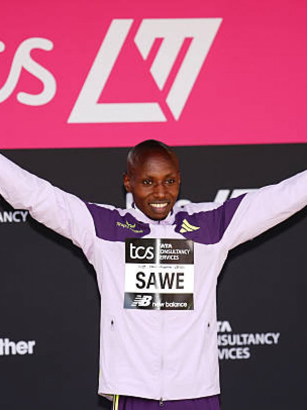 Sabastian Sawe completa Maratona de Londres abaixo das duas horas e faz história