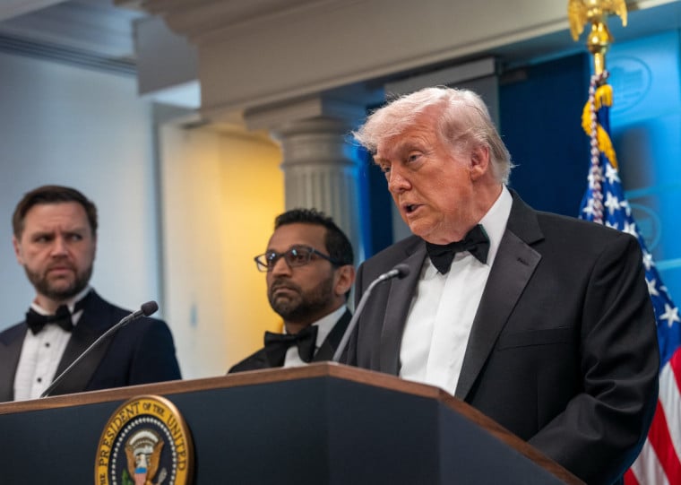 Em coletiva de imprenssa, Trump disse que um agente do Serviço Secreto havia sido baleado