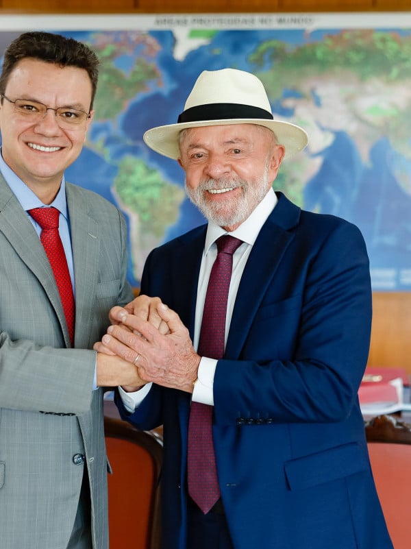 Lula assina nomeação de Odair Cunha para o cargo de ministro do TCU