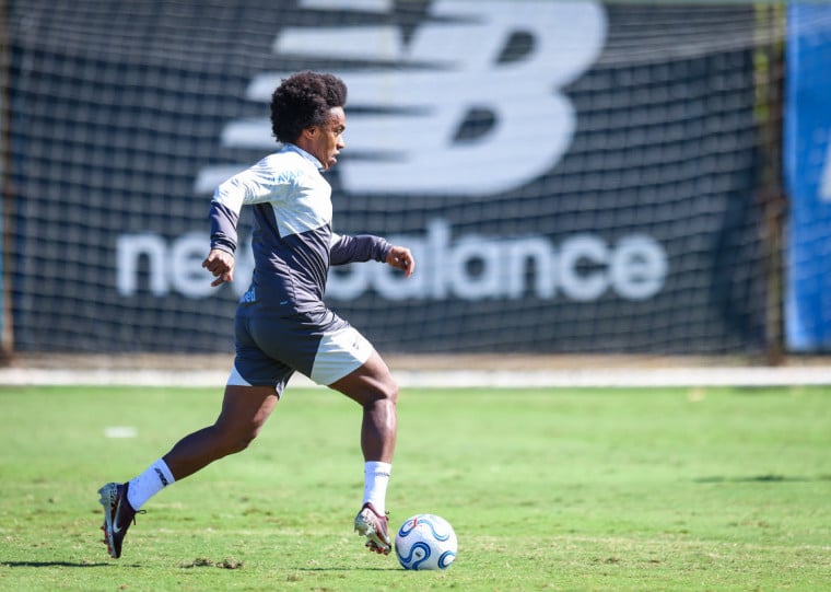 Willian retorna entre os relacionados recuperado de lesão