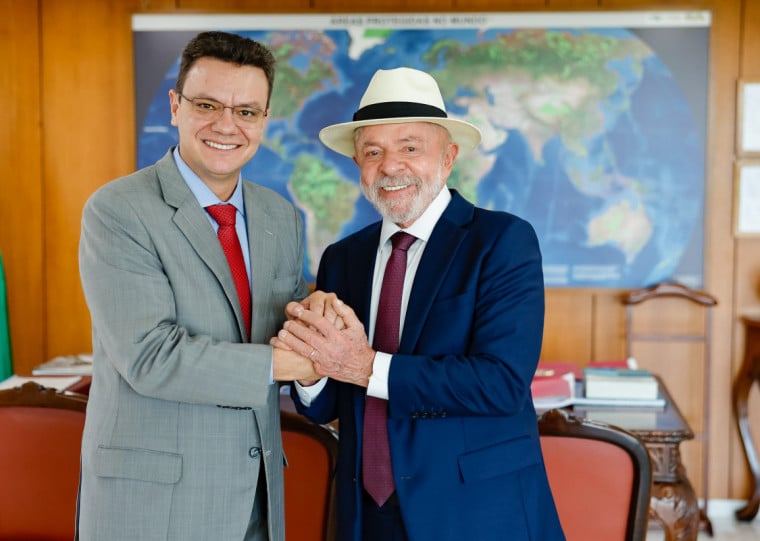 Lula cumprimenta Cunha, primeiro petista a ser indicado ao tribunal