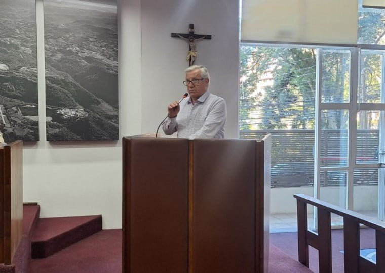 Alcindo Gabrielli citou alternativas e criticou exaltação de governante que não foi eleito pelo voto popular