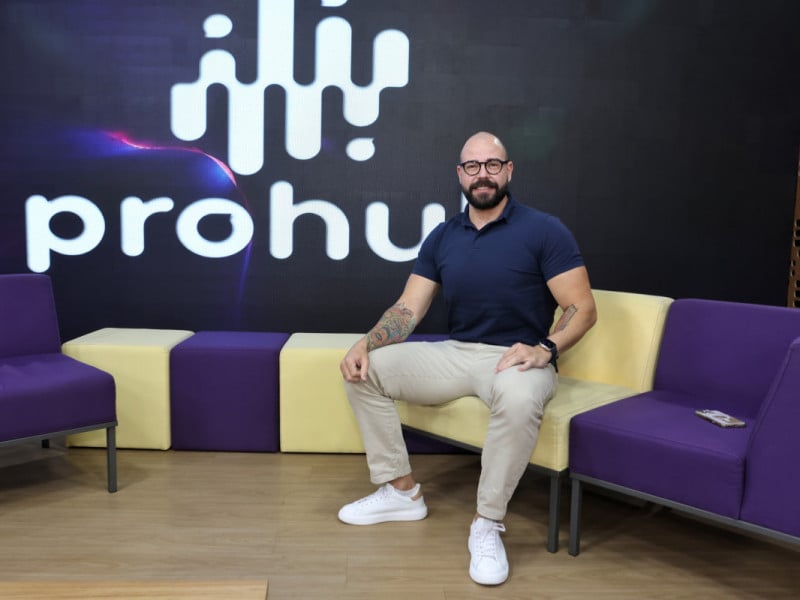 Victor Abs da Cruz &eacute; um dos s&oacute;cios do Prohub, que oferece diversos servi&ccedil;os audiovisuais<br />Foto: DANI BARCELLOS/JC