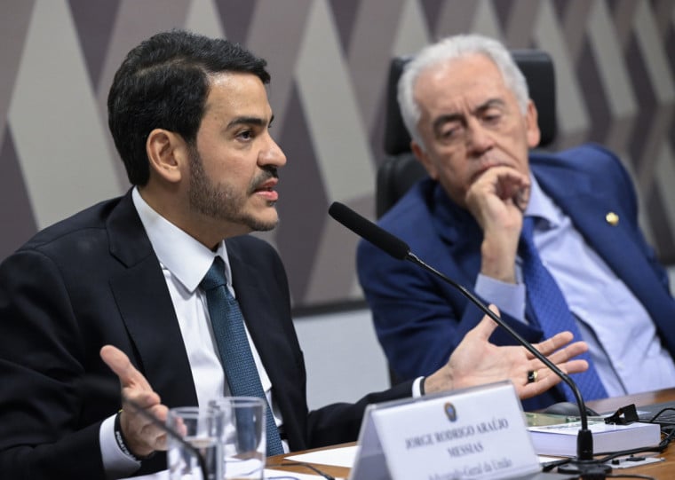 Messias foi sabatinado pelos senadores da CCJ durante oito horas 