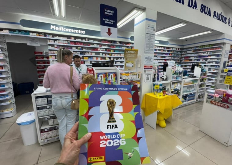 Copa do Mundo movimenta at&eacute; mesmo farm&aacute;cias, que est&atilde;o vendendo &aacute;lbuns e figurinhas