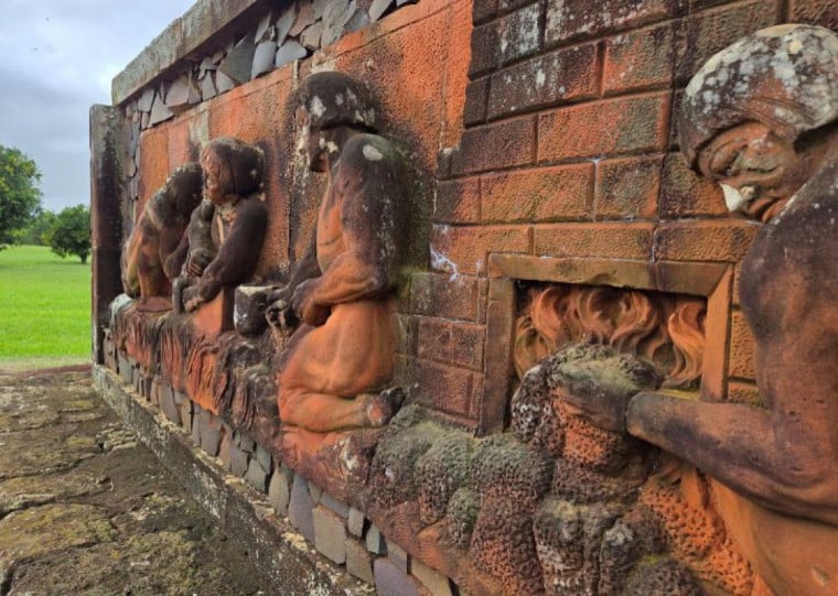 Monumento homenageando os trabalhos dos guaranis na fundi&ccedil;&atilde;o de ferro | L&iacute;via Ara&uacute;jo/Especial/Cidades