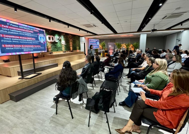 Ester destacou, no CDL Talks, diferentes perfis e demandas das gerações ao buscar trabalho