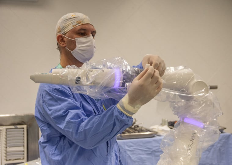 Prostatectomia radical marca ampliação do acesso à tecnologia de ponta na rede pública