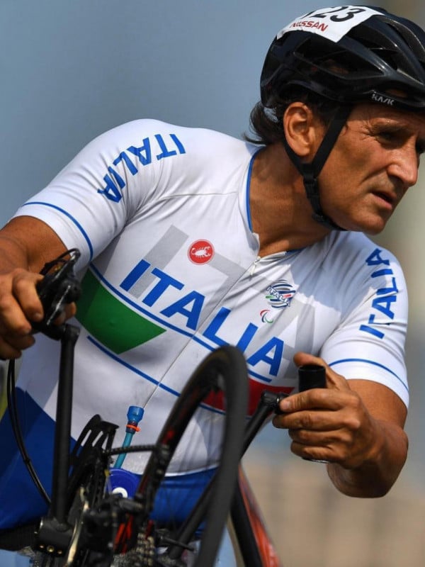 Ex-piloto de F1 e bicampeão paraolímpico, Alex Zanardi morre aos 59 anos