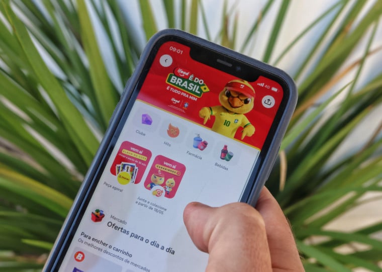 iFood promete a entrega das figurinhas e álbuns em cerca de 10 minutos